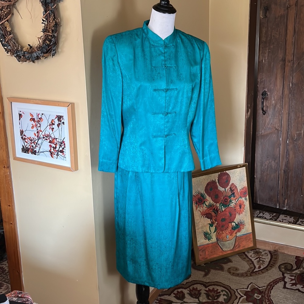 Vtg Y2K ADRIANNA PAPELL Size 12 Safe Silk Emerald 100% Silk Skirted Suit Asian
